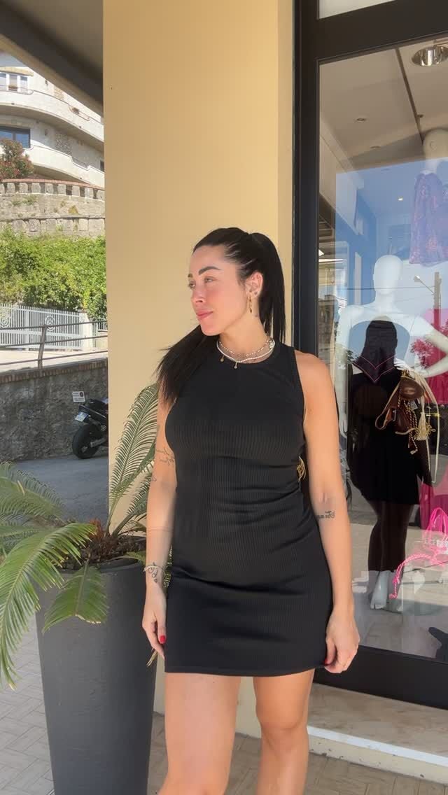 1, 2, 3, 4 o 5?! 🤩Vabbè inutile dire che a me piacciono tutti 🤣😎#chi#chicabbigliamento#sanmarinoPer info prezzi, taglie o spedizioni contattati in direct o su whatsapp 📲