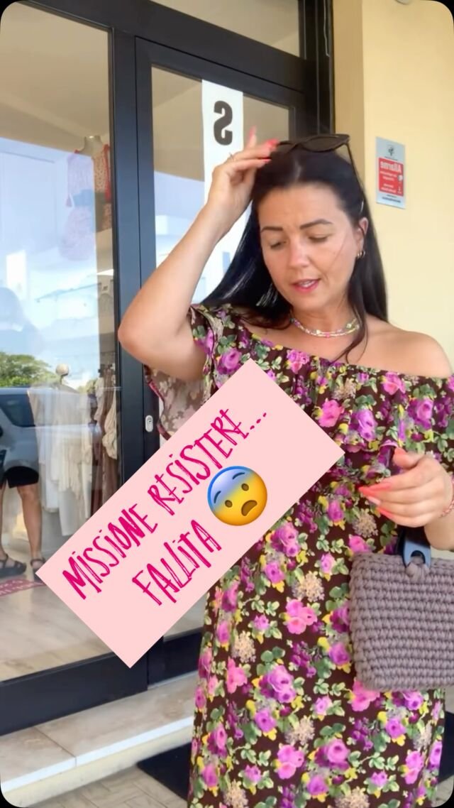 Quando entri solo per dare un’occhiata… ma poi scatta l’amore a prima vista con tutto!
La nostra cliente non ha saputo resistere: ha ceduto al richiamo dello shopping sfrenato e noi non possiamo che capirla! 💕🤣🤣
Perché da noi è impossibile uscire a mani vuote… le nostre clienti sono speciali, e meritano solo il meglio. Condividi con le tue amiche amanti dello Shopping ! Vi ricordiamo che Tutti i capi sono scontati 😜♥️#ShoppingAddict #DonneCheAmanoLoShopping #ClientiSpeciali #FashionLover #ShopaholicVibes #VitaDaBoutique #NonHoResistito #ReelDivertente #ShoppingTime#saldi #chicabbigliamento