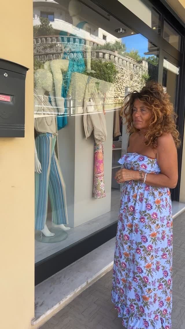 ⚡️F U O R I T U T T O ⚡️Siamo arrivate agli sgoccioli, la stagione estiva è quasi giunta al termine e noi siamo pronte per la nuova collezione 💣Ultimi giorni di saldi, non perderti le ultime occasioni a prezzi pazzi 🔫