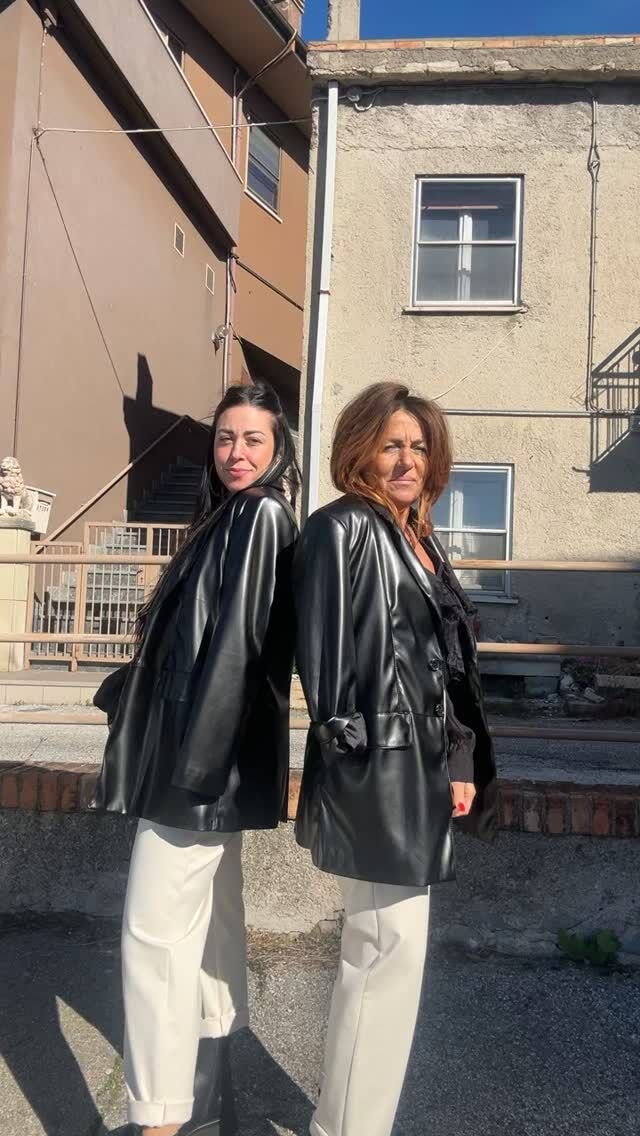 ELEGANTE O CASUAL?! 🤩Ti diamo qualche idea per iniziare al meglio questo lunedì 💣#chic#chicabbigliamento#sanmarino#nuoviarrivi#newpost#newcollection#modadonna#abbigliamentodonna📍Via del serrone 154 murata RSM⏱️Siamo aperti dal lunedì al sabato
9.15-12.30  15.00-19.30🚚 spedizioni in tutta Italia 24\48 ore📞 contatti: whatsapp 3898381855