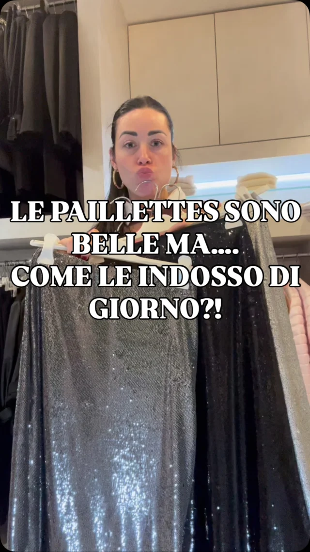 Le paillettes sono belle ma…come le indosso di giorno?!⚡️Ecco 3  idee 💡 se anche tu ami le paillettes ma non sai come indossarle in modo easy allora questo reel fa al caso tuo ❤️‍🔥#paillettes#pailletteslovers#pailletteslooksPer info prezzi, taglie o spedizioni contattati in direct o su whatsapp al numero 3898381855 📱