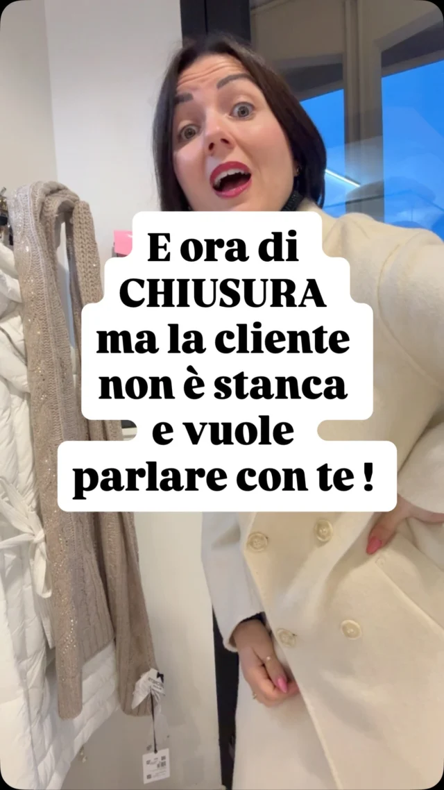 Noi scherziamo e ridiamo su tutto😂😂😂! Vi vogliamo bene anche se entrate all’orario di chiusura. #chic #saldisanmarino #chicabbigliamento