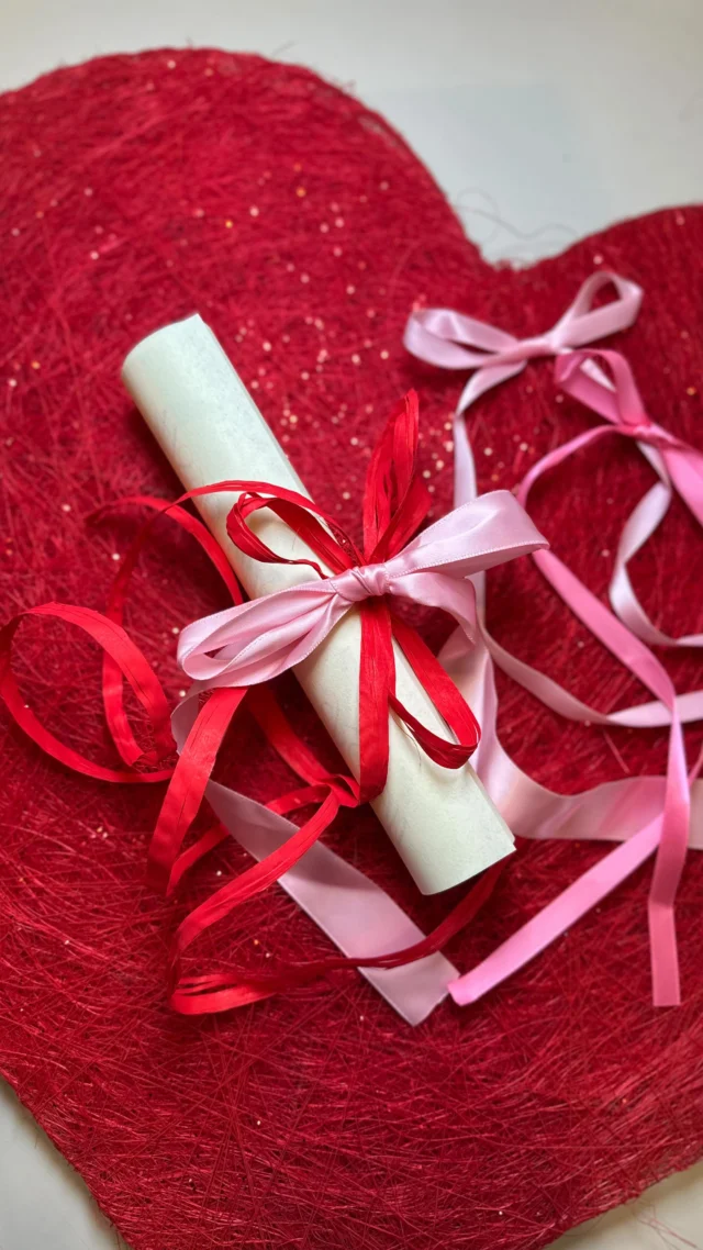 Rose rosse? Già viste 🥀Cioccolatini? Già finiti 🥹Per sentirci dire davvero WOW serve altro 😌Un buono da Chic e l’amore è assicurato❤️‍🔥😍E se il fidanzato non c’è… ce lo regaliamo da sole ✨